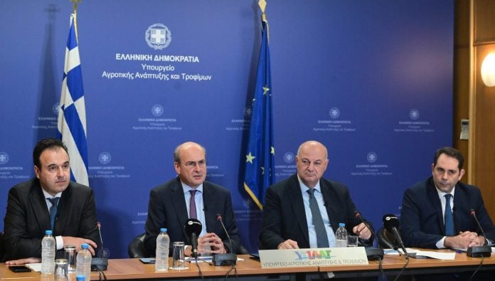 Live: Οι κυβερνητικές ανακοινώσεις για τα μέτρα στήριξης των αγροτών