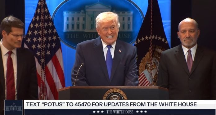 Live – Οργή Τραμπ μετά το ξήλωμα των δασμών: Ντρέπομαι για τους δικαστές, ξένα συμφέροντα πίσω από την απόφαση