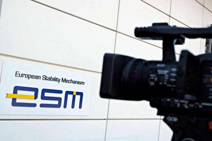 Matthias Gnewuch (ESM): Πιο ισχυρά θεμελιώδη και νέες προκλήσεις για το ελληνικό χρέος