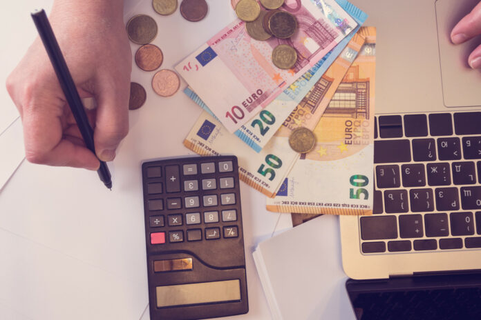 Μελέτη Eurobank: Στο 65% των συνολικών πόρων του ΤΑΑ οι εκταμιεύσεις μέχρι σήμερα