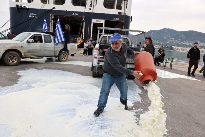Μυτιλήνη: «Η κυβέρνηση επέλεξε χτες το πρωί να συζητήσει για εμάς, χωρίς εμάς» – Νέα κινητοποίηση