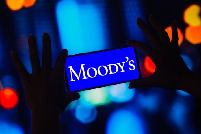 Moody’s για ελληνικές τράπεζες: Υποβάθμισε σε ουδέτερο από θετικό το outlook με το βλέμμα στον πόλεμο