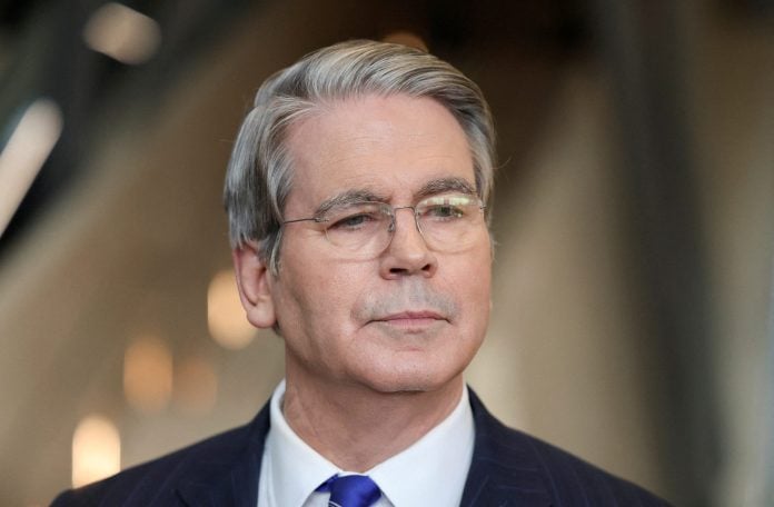 Μπέσεντ: Οι ΗΠΑ είναι προς το παρόν «εντάξει» με ορισμένα πλοία που διέρχονται από τα Στενά του Ορμούζ