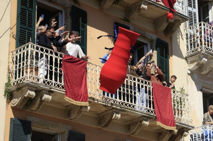 Ο πόλεμος βάζει «φρένο» στις τουριστικές κρατήσεις