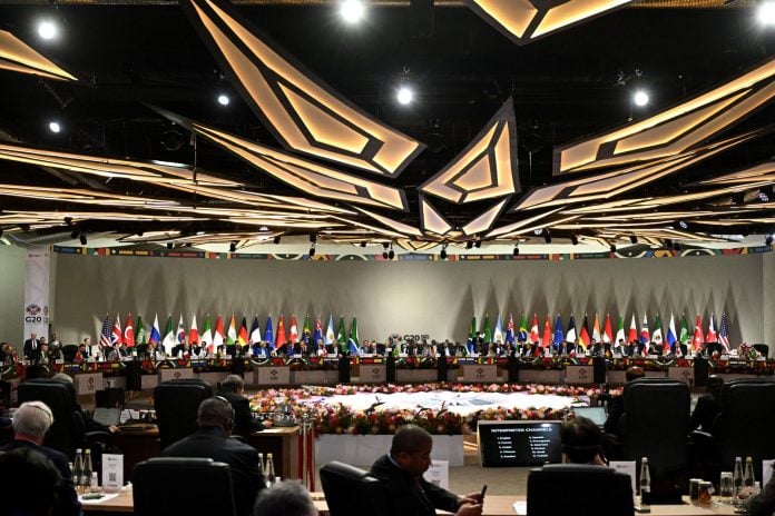 Ο πρόεδρος της Νότιας Αφρικής επιδιώκει μια ισχυρή G20 – Διακριτική αναφορά στην άδεια καρέκλα του Τραμπ