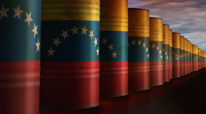 Οι ΗΠΑ άρχισαν επισήμως να πωλούν πετρέλαιο Βενεουέλας – Ο Τραμπ στηρίζει την παραμονή της χώρας στον ΟΠΕΚ