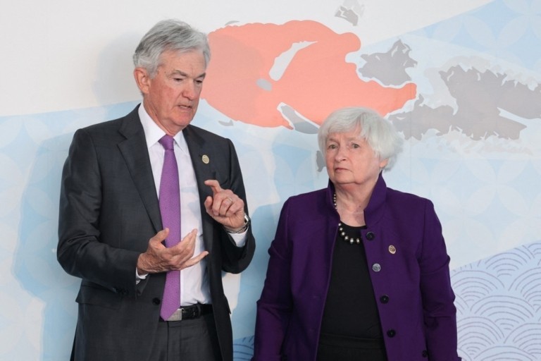 Ομαδικό μέτωπο στήριξης στον Πάουελ: Πρώην επικεφαλής της Fed και του ΥΠΟΙΚ κατά της έρευνας Τραμπ