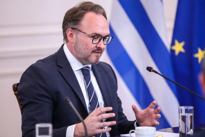 Πετρέλαιο: «Παρατεταμένη διαταραχή» προβλέπει η ΕΕ και ζητά μέτρα από τους «27» για τις αυξήσεις