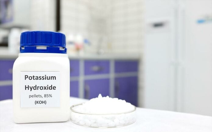 «Πιο κοντά» ΗΠΑ και Λευκορωσία: Αίρονται οι κυρώσεις στις εισαγωγές ποτάσας