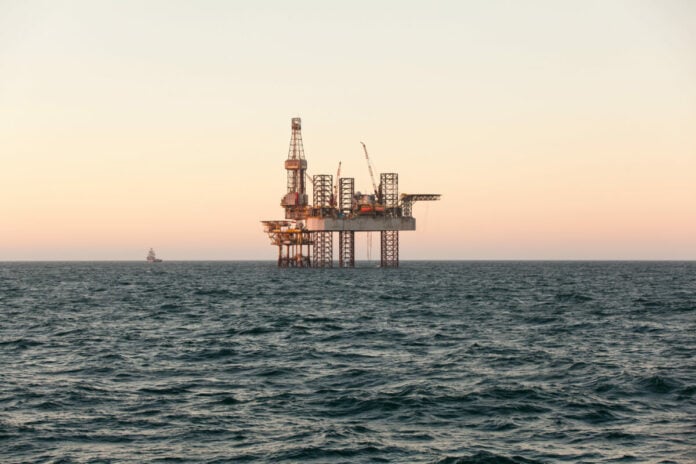 Πού πηγαίνουν οι μεγάλοι του πετρελαίου για να περιορίσουν την έκθεση στη Μέση Ανατολή – Τα νέα Ελ Ντοράντο