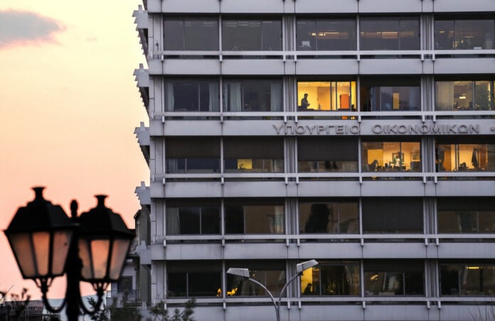 Πρωτογενές πλεόνασμα 2,99 δισ. το α’ δίμηνο – Κάτω από τον πήχη τα φορο-έσοδα