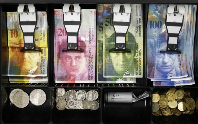 Reuters: Ελληνικός εξωδικαστικός μηχανισμός για τα δάνεια σε ελβετικό φράγκο -«Ψαλίδι» έως 50%, στα υπόλοιπα των δανείων