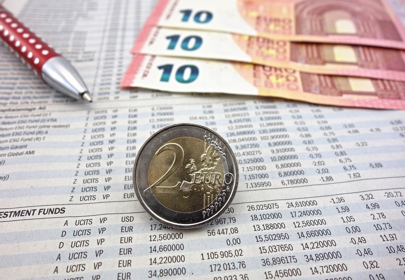 Σε κλοιό πιέσεων η αγορά ομολόγων της Ευρωζώνης – Στο 3,7% η απόδοση του 10ετούς 