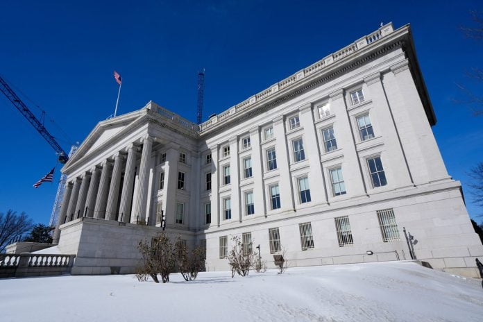 Shutdown στις ΗΠΑ: Μέχρι αύριο η λύση, λέει ο Μάικ Τζόνσον