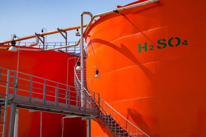 SOS για τον περιφρονημένο «Βασιλιά των Χημικών» – Προς «χαριστική βολή» στην αγορά λόγω του πολέμου  στο Ιράν