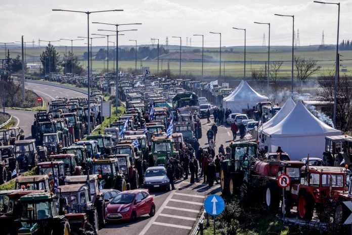 «Σπάει» το μέτωπο των αγροτών – 18 μπλόκα λένε «ναι»  σε διάλογο με την κυβέρνηση