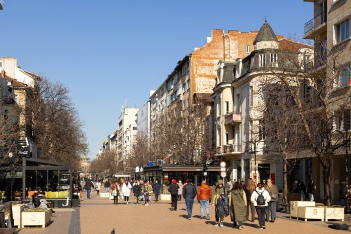 Στη Βουλγαρία με μισθό «Δύσης» – «Μου μένουν περισσότερα χρήματα τον μήνα»