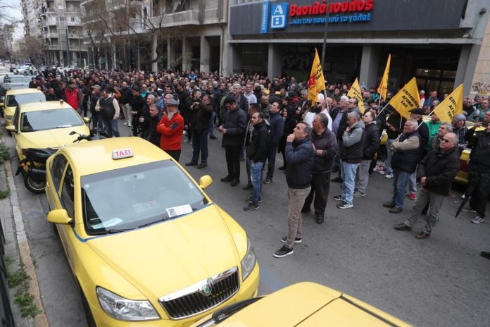 Ταξί: Πανελλαδική απεργία και αύριο – Καθολική συμμετοχή του κλάδου σήμερα, πρώτη ημέρα της απεργίας