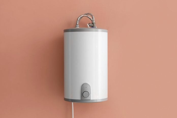 Θερμοσίφωνας: Πώς να μειώσετε στο μισό το κόστος του ζεστού νερού