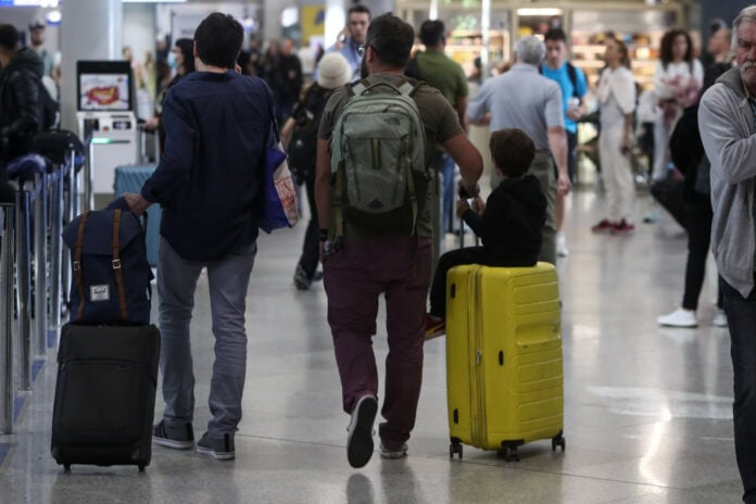 Τουρισμός: Η αγορά έχει παγώσει, χωρίς όμως να έχει διαμορφωθεί εικόνα ανατροπής των τουριστικών ροών