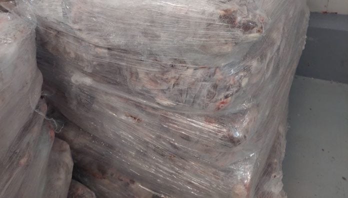 Τσικνοπέμπτη: Κατάσχεση 4,8 τόνων ακατάλληλου κρέατος από αποθήκη στο Καπανδρίτι