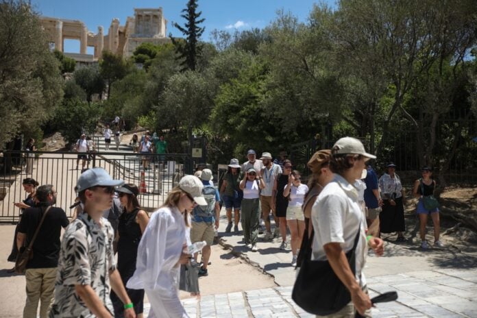 Χ. Δούκας: Η Αθήνα δεν μπορεί να λειτουργεί σαν ένα τεράστιο ξενοδοχείο – Χρειάζονται περιορισμοί για τον υπερτουρισμό