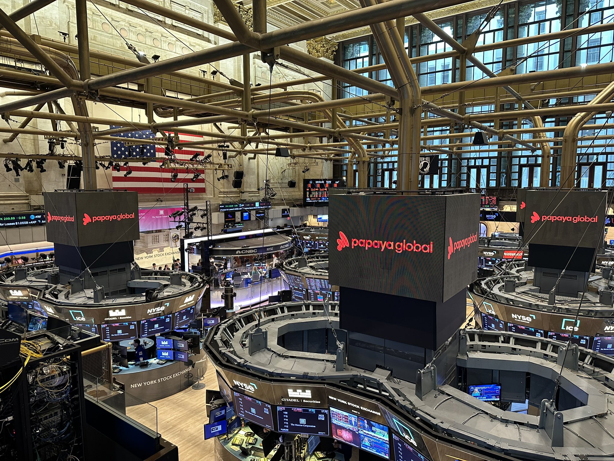 Ανέκαμψε η Wall Street: Θετικά οικονομικά δεδομένα και ευκαιρίες αγοράς παρά τον πόλεμο