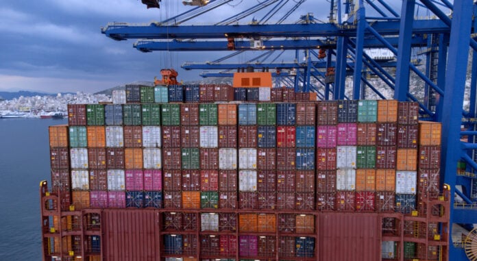 ΕΤΕ: Ώθηση στις ελληνικές εξαγωγές από τρόφιμα και μέταλλα