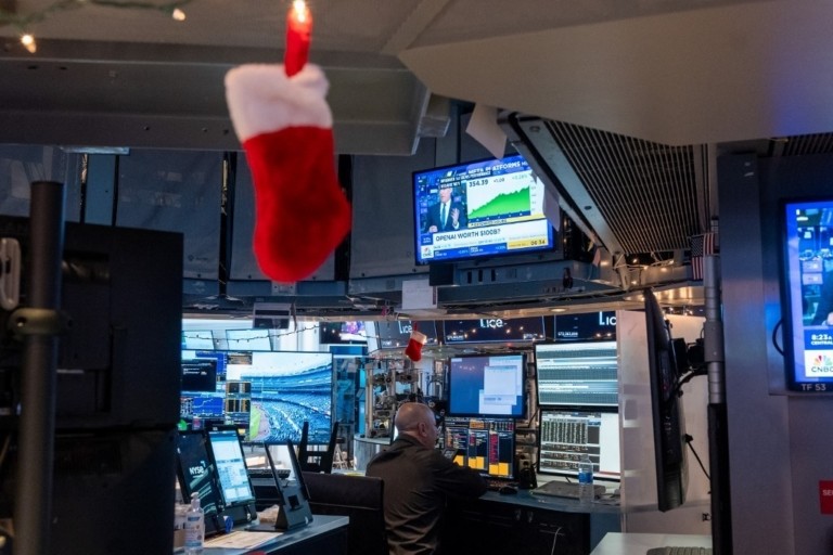 H Wall Street περιμένει ακόμη το Santa Claus rally – Τριήμερο καθοδικό σερί για τον S&P 500