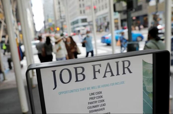 ΗΠΑ: Στις 119.000 οι νέες θέσεις εργασίας τον Οκτώβριο, ξεπέρασαν κατά πολύ τις εκτιμήσεις