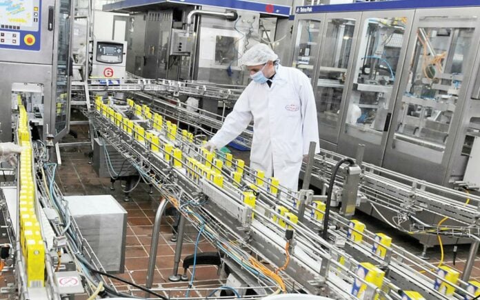 ΙΟΒΕ: Μικρή υποχώρηση του δείκτη οικονομικού κλίματος τον Μάρτιο – Εξασθένιση των προσδοκιών σε όλους τους επιχειρηματικούς τομείς