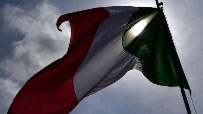 Ιταλία: Σε στασιμότητα η οικονομία, αποφεύγει οριακά την ύφεση