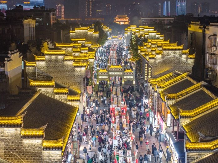 Κίνα: Ανοδικές αναθεωρήσεις για την ανάπτυξη από διεθνείς οργανισμούς