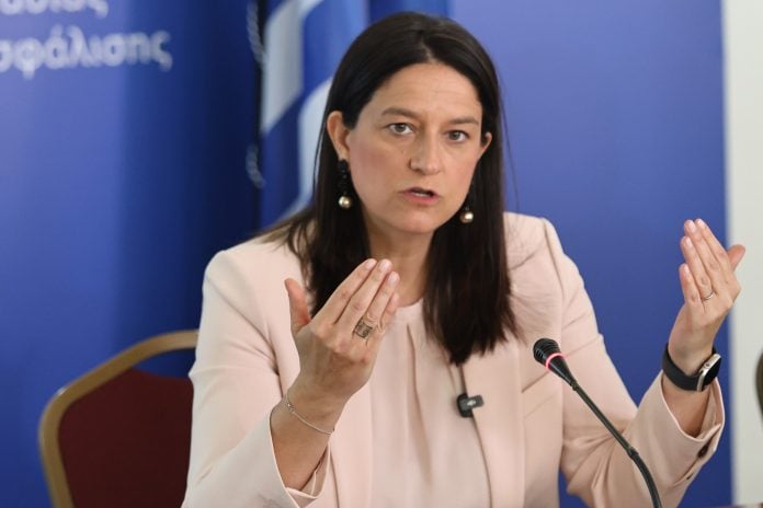 Ν. Κεραμέως:  Πόσο ωφελούνται οι εργαζόμενοι από την αύξηση του κατώτατου μισθού – Παραδείγματα