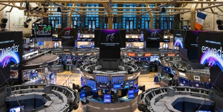 Συγκρατημένες κινήσεις στη Wall Street – Οι traders περιμένουν τη μείωση επιτοκίων της Fed