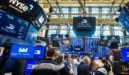 Στα πράσινα η Wall Street – Η αγορά προεξοφλεί μείωση επιτοκίων από τη Fed