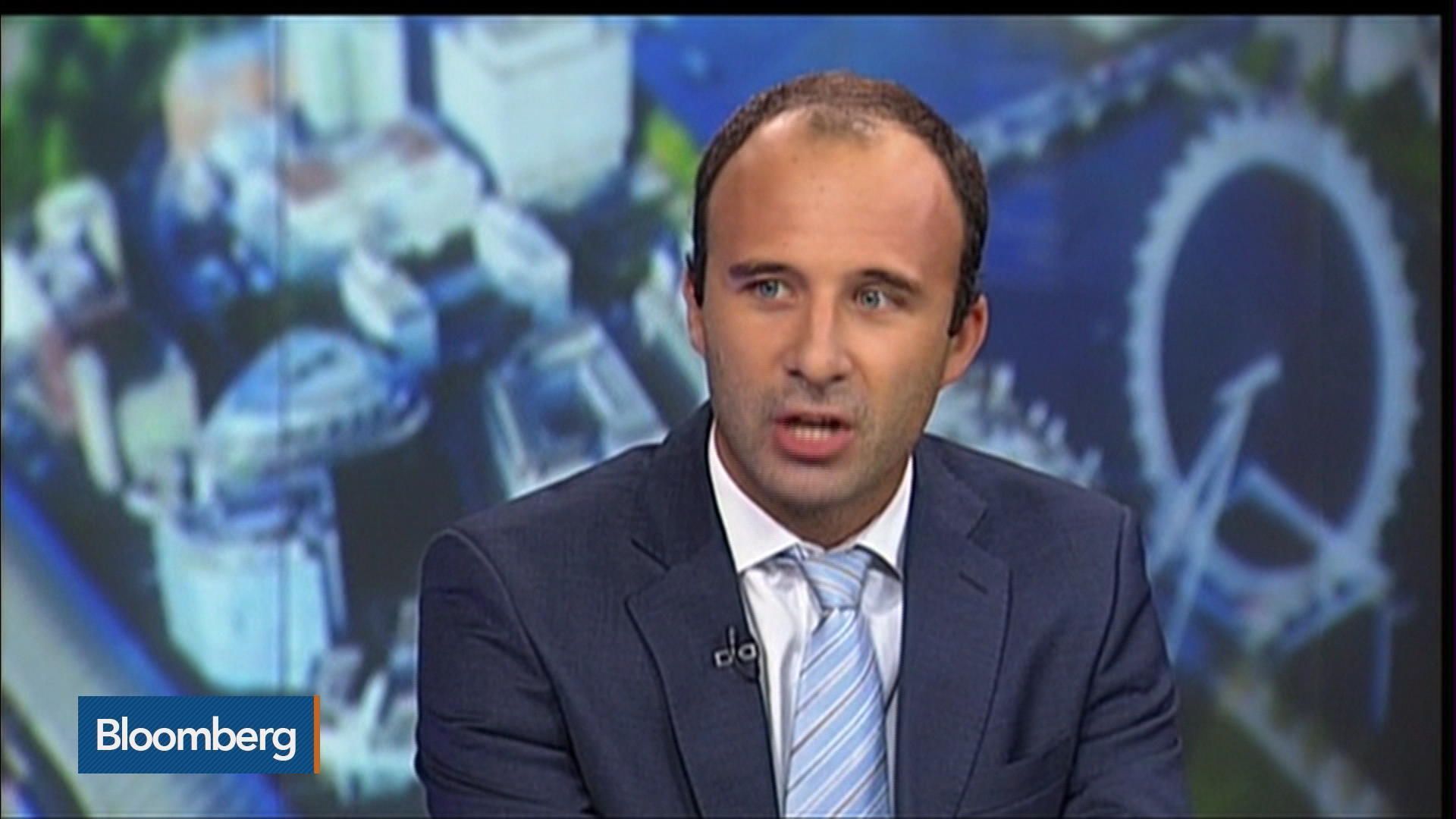 Το «άδειασμα» της Deutsche Bank στον αναλυτή Γιώργο Σαραβέλο, η παρέμβαση Μπέσεντ και oι αγορές