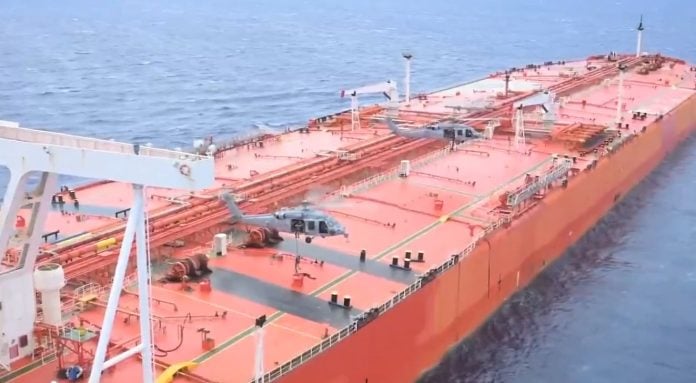 Το πλωτό βενζινάδικο του Ιράν χιλιάδες μίλια μακριά από τον Περσικό Κόλπο – Τα «στραβά μάτια» της Μαλαισίας