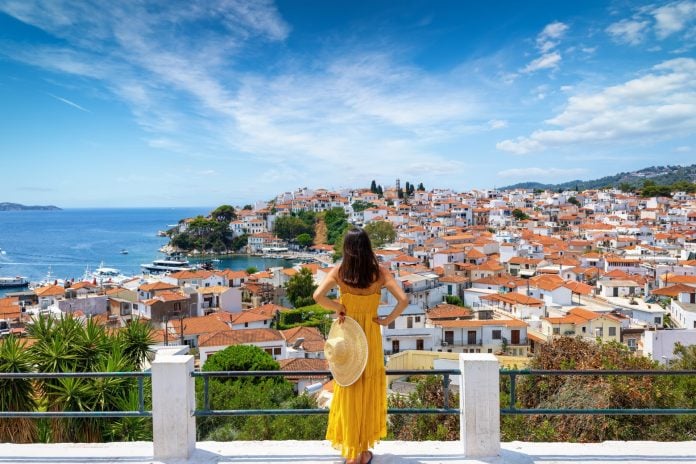 Τουρισμός: Μεγαλώνει το μερίδιο της Ελλάδας στις παγκόσμιες ταξιδιωτικές ροές – Η «προίκα» του 2025 και οι προβλέψεις για το 2026