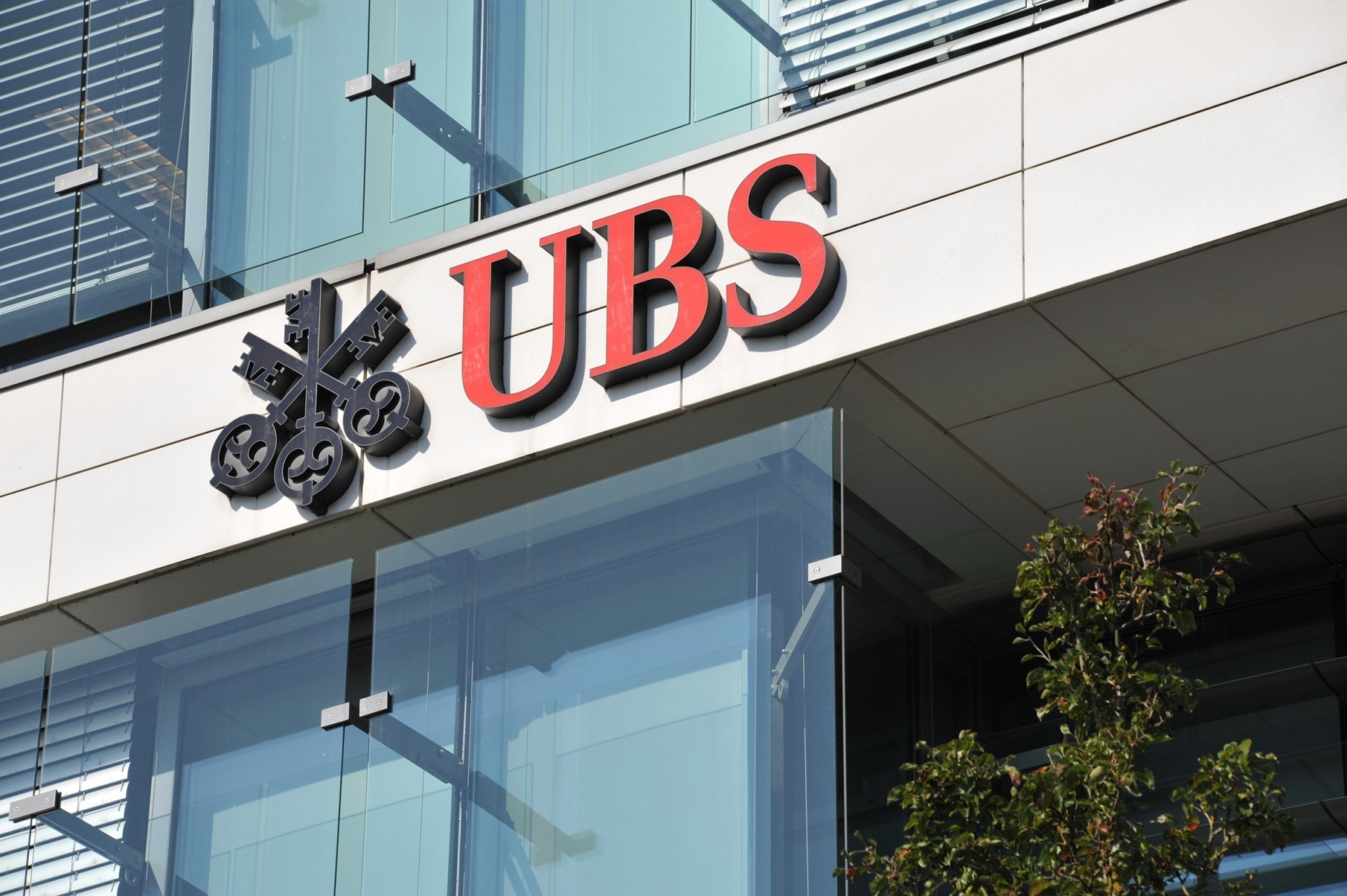 UBS: Ο χρυσός αντέχει το σοκ – Το ασήμι πληρώνει τη μεταβλητότητα