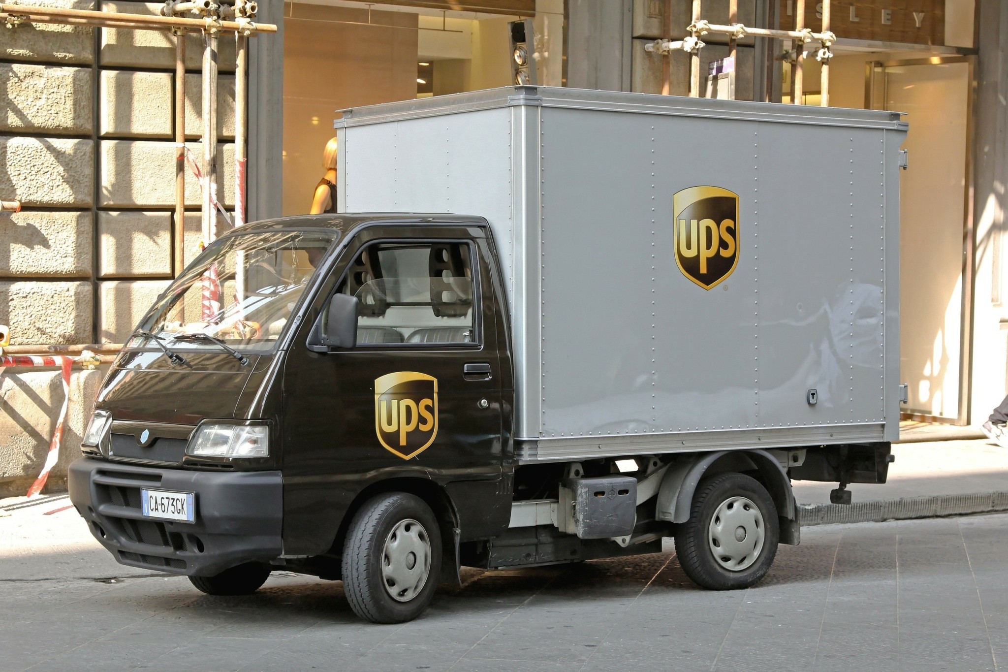 UPS: Άλμα 13% για τη μετοχή μετά τις 34.000 απολύσεις και τα κέρδη-έκπληξη