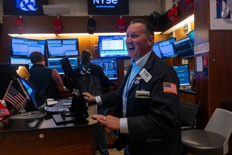 Wall Street: Νέο ρεκόρ για τον Dow, που συνεχίζει το θετικό σερί του 2026