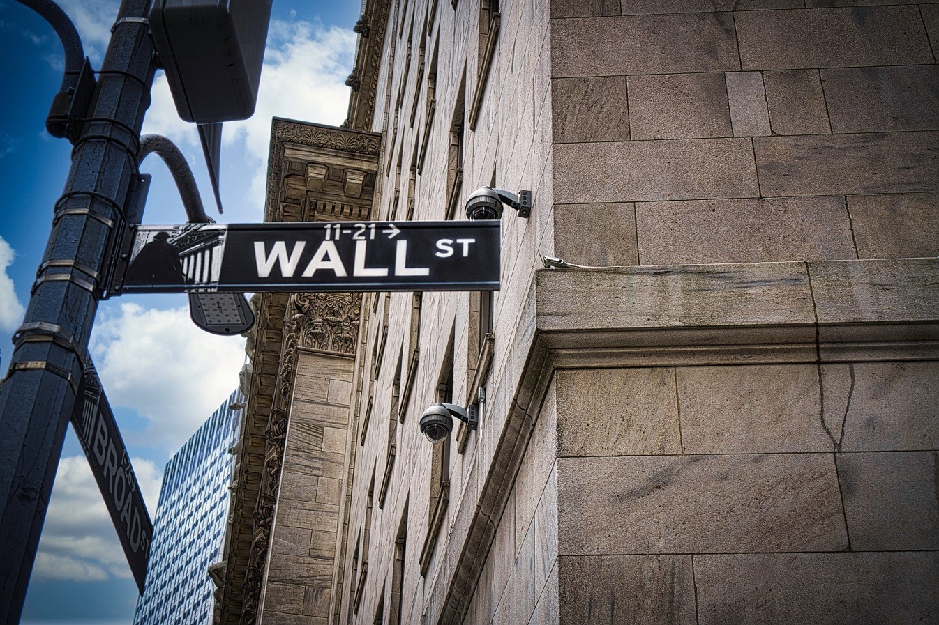 Wall Street: Πτωτικές κινήσεις μετά το outlook της Walmart και την ένταση ΗΠΑ-Ιράν