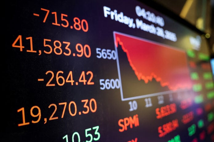 Wall Street: Υποχώρησαν και οι τρεις βασικοί δείκτες