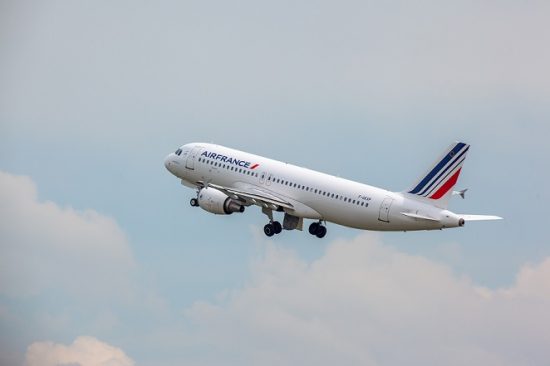 Air France-KLM: Βουτιά 14% για τη μετοχή – Απεργίες και φόροι πλήττουν την αύξηση των κερδών