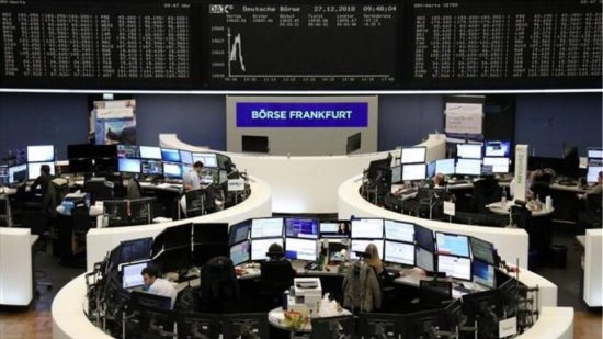 Αρνητικά πρόσημα στα ευρωπαϊκά ταμπλό μετά τους νέους δασμούς Τραμπ 15%