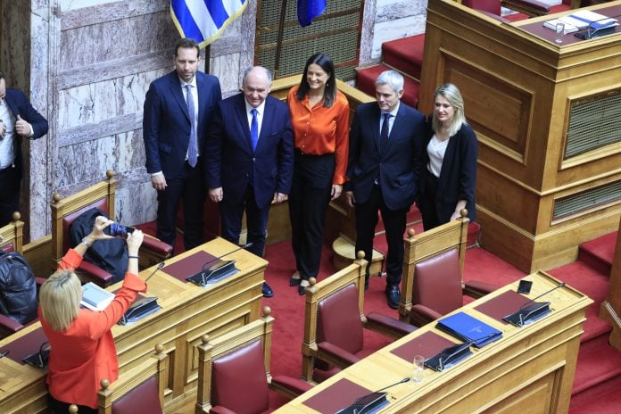 Βουλή: Ψηφίστηκε το νομοσχέδιο του Υπουργείου Εργασίας για το 13ωρο