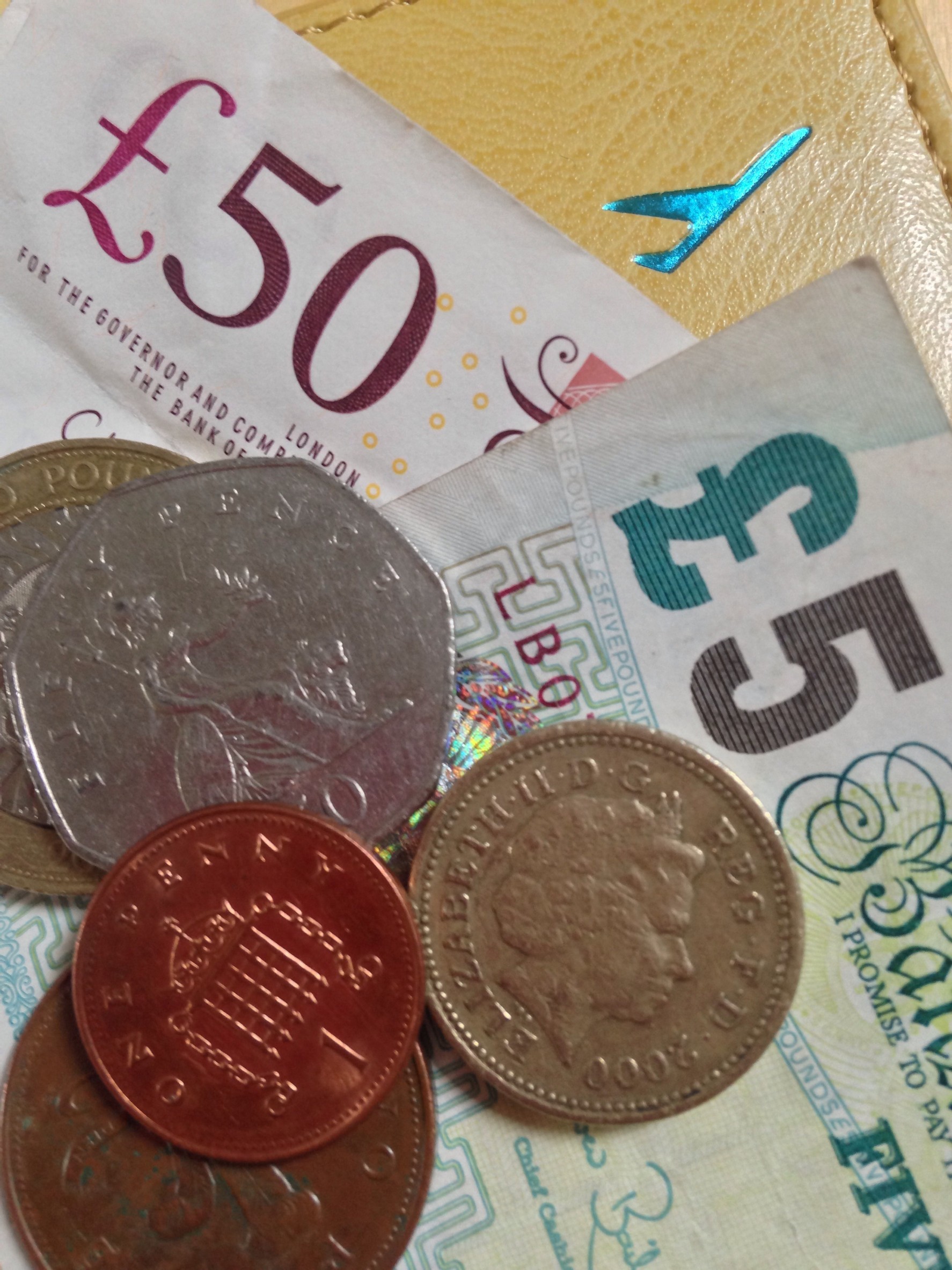 Βρετανία: Υπό πίεση η λίρα – Οι επενδυτές στρέφονται στο δολάριο λόγω ενεργειακού σοκ