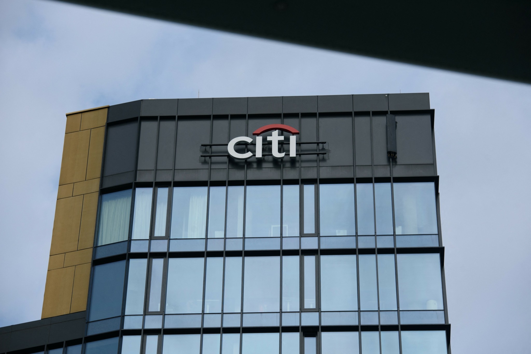 Citi: Πού θα χτυπήσει το ενεργειακό σοκ – παρά την εκεχειρία – και ποιοι κλάδοι κερδίζουν
