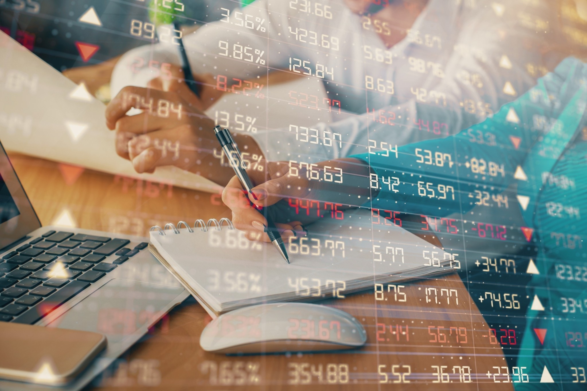 Φινκ και Αμπάνι ζητούν από τους Ινδούς να επενδύσουν στις κεφαλαιαγορές